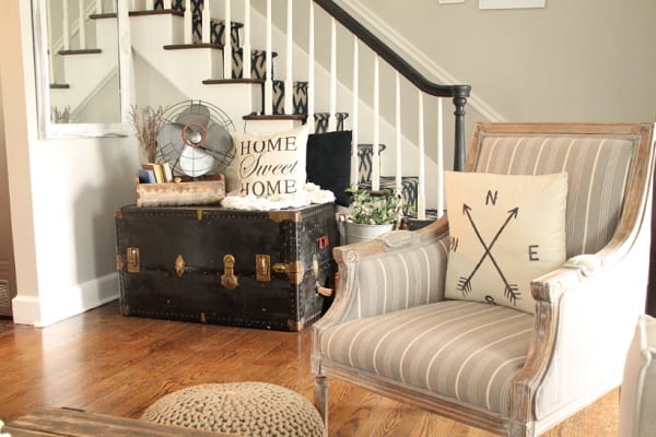 farmhouse accent chair in living room