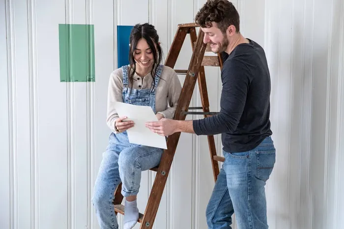 couple by a ladder looking at Samplize paint samples