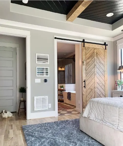 Bedroom with Tricorn Black ceilings, dorian gray walls and Eider White trim